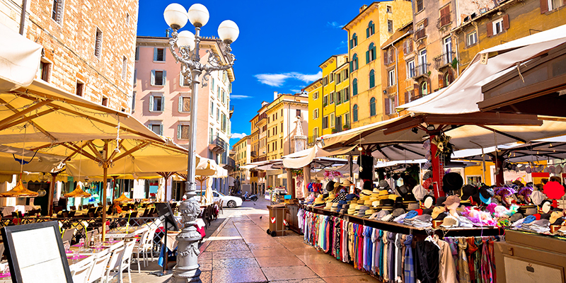 Piazza delle Erbe i Verona, Italien.